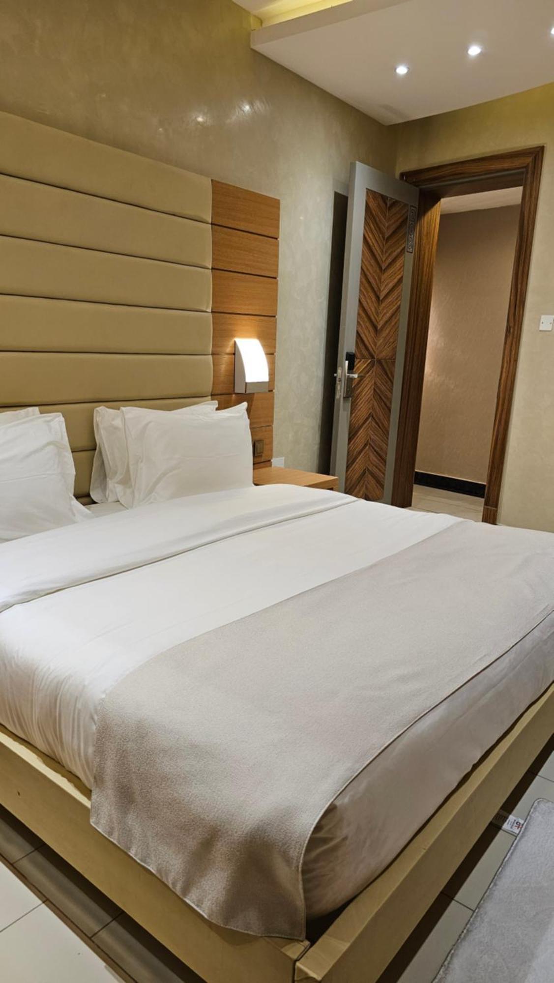 Grik Hotel - Entebbe Exterior photo